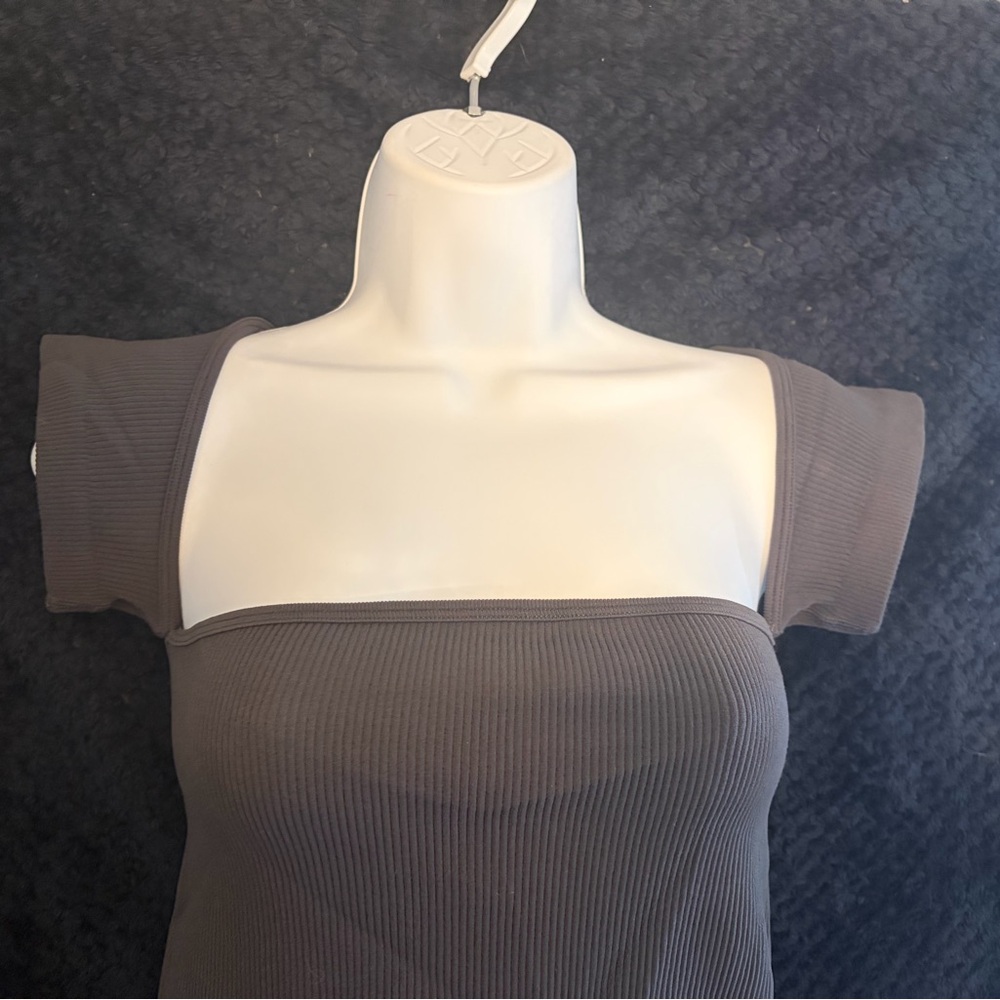 Pretty Little Thing Charcoal Rib Cut Out Short Sleeve Bodysuit - Picture 4 of 7